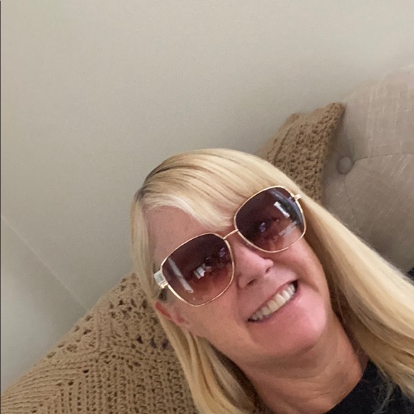 Banana Republic Oversized Gold Rim Sunglasses - Picture 9 of 9